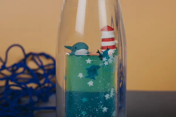 PBMWHALE-bouteille sensorielle baleine-petit boum-2.webp
