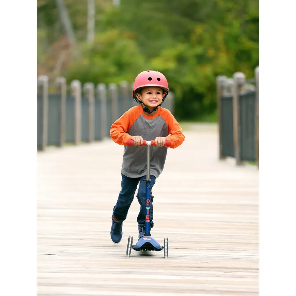 MMD118-trottinette-3-roues-mini-micro-deluxe-bleu-marine-led-8.webp