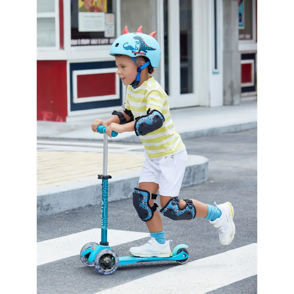 MMD076-trottinette-3-roues-mini-micro-deluxe-aqua-led-7.webp