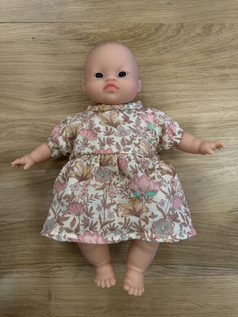 [32805 CB10706] Poupon Mattéo, Babies 28cm avec Robe Faustine à manches ballons en gaze de coton Indienne - Minikiane